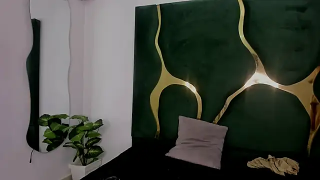 Mila petiteasm online show from 06-26-26, 12:44