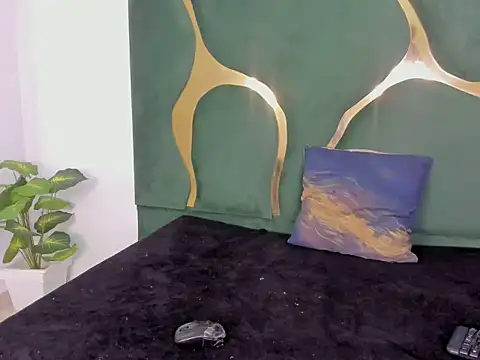 Mila petiteasm online show from 06-15-26, 12:49