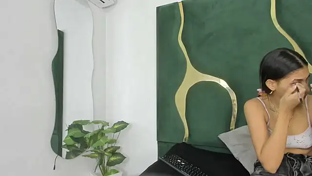 Mila petiteasm online show from 07-09-26, 12:26