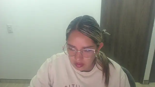 Snapshot of camivilla393140 chatting on 07-07-26, 10:30 camivilla393140 online show from 07-07-26, 10:30