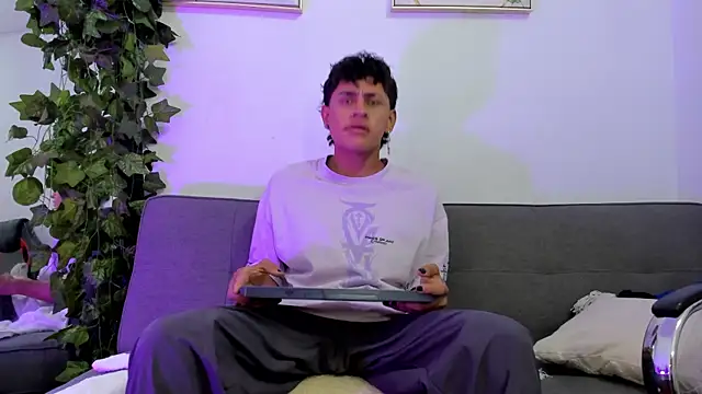 Snapshot of Joshua_Fox chatting on 06-10-26, 07:37 Joshua Fox online show from 06-10-26, 07:37