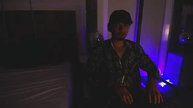 Snapshot of LucasThomson_ chatting on 06-19-26, 04:29 LucasThomson online show from 06-19-26, 04:29