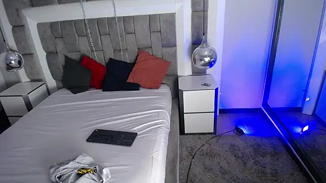 Snapshot of LucasThomson_ chatting on 06-14-26, 04:03 LucasThomson online show from 06-14-26, 04:03