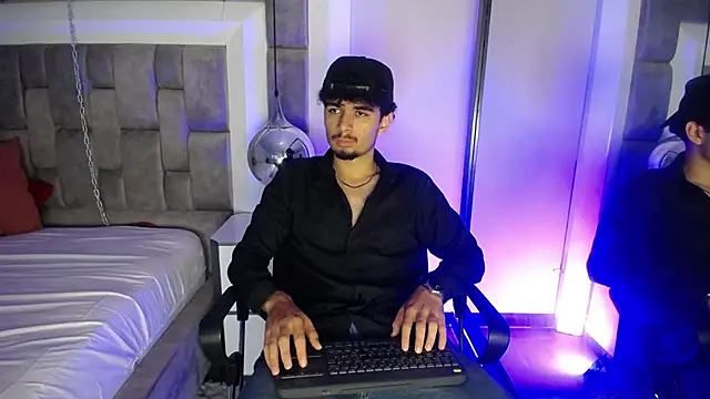 Snapshot of LucasThomson_ chatting on 06-23-26, 04:10 LucasThomson online show from 06-23-26, 04:10