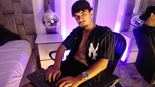 Snapshot of LucasThomson_ chatting on 06-20-26, 04:17 LucasThomson online show from 06-20-26, 04:17