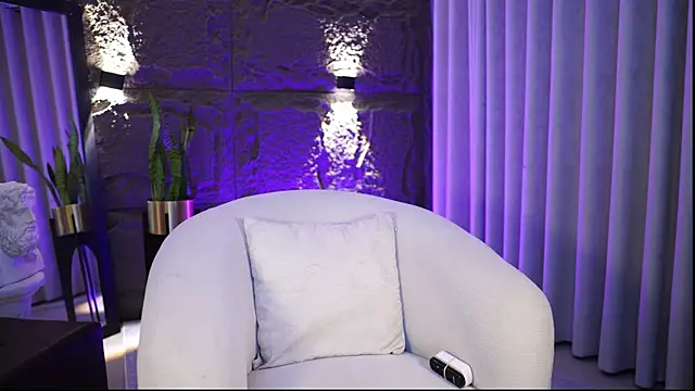Snapshot of AlegraBrown chatting on 06-06-26, 10:59 AlegraBrown online show from 06-06-26, 10:59