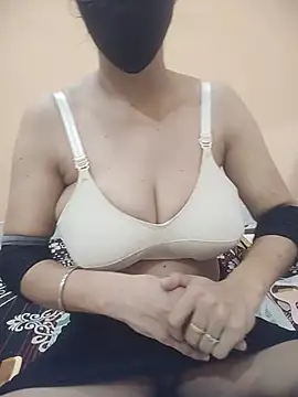 Snapshot of Anna_gougeous chatting on 06-04-26, 06:40 Anna gougeous online show from 06-04-26, 06:40