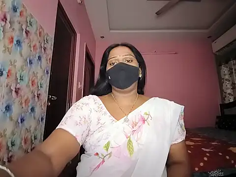 Snapshot of Meenakshy chatting on 06-17-26, 04:56 Meenakshy online show from 06-17-26, 04:56