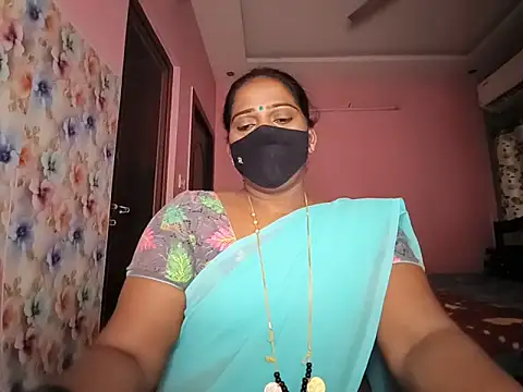 Snapshot of Meenakshy chatting on 06-21-26, 05:02 Meenakshy online show from 06-21-26, 05:02