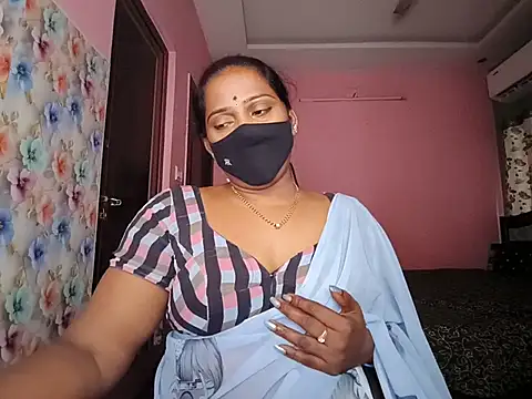 Snapshot of Meenakshy chatting on 07-17-26, 07:16 Meenakshy online show from 07-17-26, 07:16