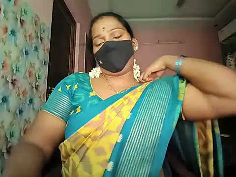 Snapshot of Meenakshy chatting on 07-21-26, 05:53 Meenakshy online show from 07-21-26, 05:53