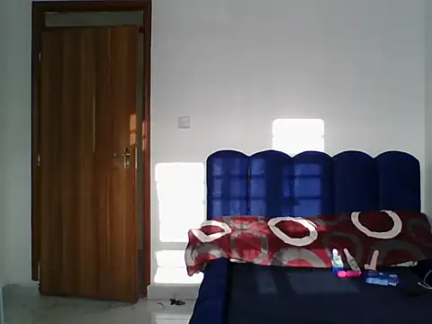 Snapshot of MissElsie21 chatting on 06-08-26, 04:35 MissElsie21 online show from 06-08-26, 04:35