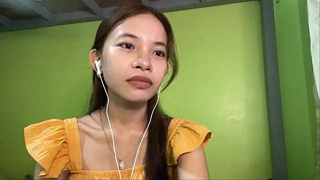 Snapshot of CharisseQuall chatting on 06-10-26, 02:35 CharisseQuall online show from 06-10-26, 02:35