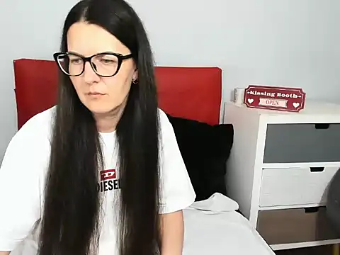 Snapshot of NadiaXlove chatting on 06-19-26, 05:52 NadiaXlove online show from 06-19-26, 05:52