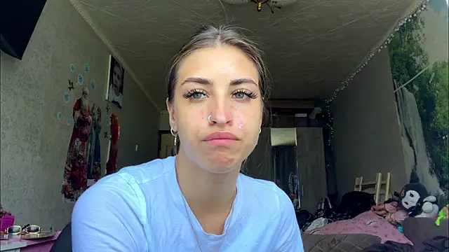 Snapshot of DeboraWedgworth chatting on 06-08-26, 02:23 DeboraWedgworth online show from 06-08-26, 02:23