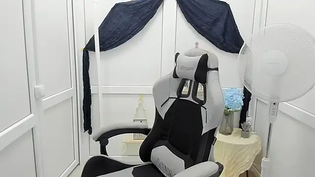 Vanilla Vixen online show from 07-28-26, 06:10