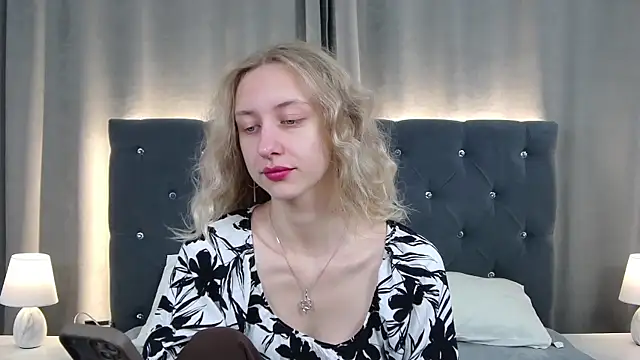LirienVexx online show from 06-17-26, 04:01