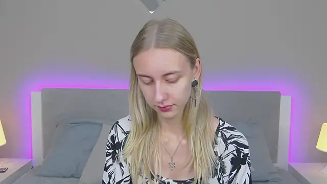 LirienVexx online show from 07-17-26, 04:21