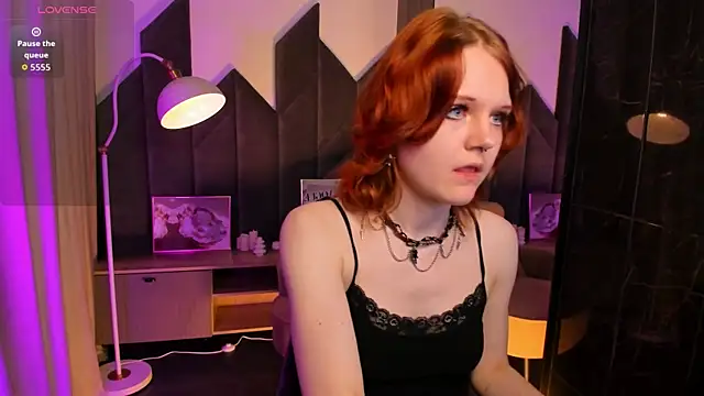 Snapshot of Goddess__Alice chatting on 06-25-26, 01:16 Goddess Alice online show from 06-25-26, 01:16