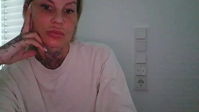 Snapshot of Sierablum chatting on 06-20-26, 04:01 Sierablum online show from 06-20-26, 04:01