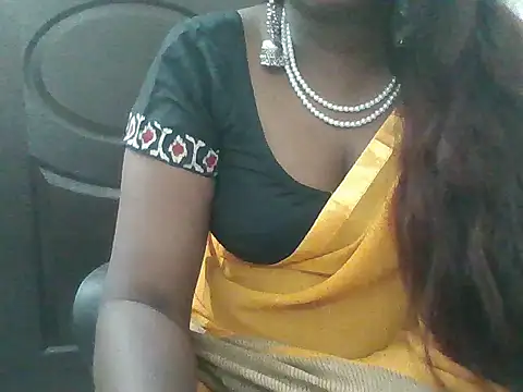 Snapshot of tamil-priyaaa chatting on 06-17-26, 04:39 tamil-priyaaa online show from 06-17-26, 04:39