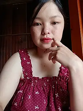 Snapshot of Linna-bae chatting on 07-15-26, 01:45 Linna-bae online show from 07-15-26, 01:45