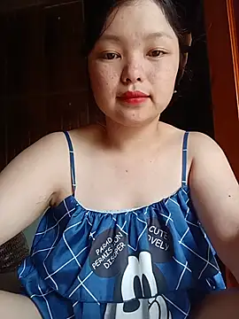 Snapshot of Linna-bae chatting on 07-17-26, 01:58 Linna-bae online show from 07-17-26, 01:58