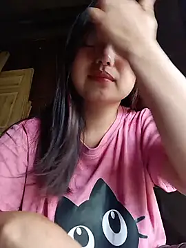 Snapshot of Linna-bae chatting on 06-14-26, 12:07 Linna-bae online show from 06-14-26, 12:07