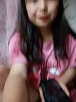 Snapshot of Linna-bae chatting on 06-26-26, 03:56 Linna-bae online show from 06-26-26, 03:56