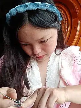 Snapshot of Linna-bae chatting on 06-30-26, 01:49 Linna-bae online show from 06-30-26, 01:49