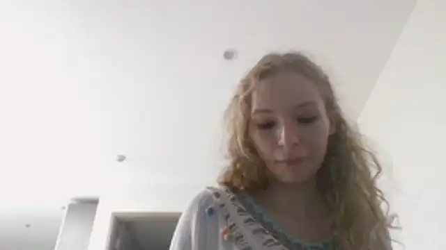 Snapshot of ChloeMoreaux chatting on 06-10-26, 01:56 ChloeMoreaux online show from 06-10-26, 01:56
