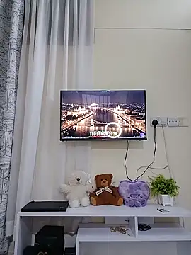 Sweet-Hennessy online show from 06-20-26, 03:17
