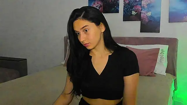 Snapshot of Camilla__Noor chatting on 06-20-26, 04:56 Camilla Noor online show from 06-20-26, 04:56