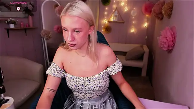 Snapshot of Angel_Tessa chatting on 07-29-26, 08:52 Angel Tessa online show from 07-29-26, 08:52