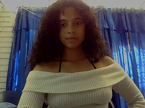 Snapshot of lucyli_25 chatting on 06-12-26, 01:20 lucyli 25 online show from 06-12-26, 01:20
