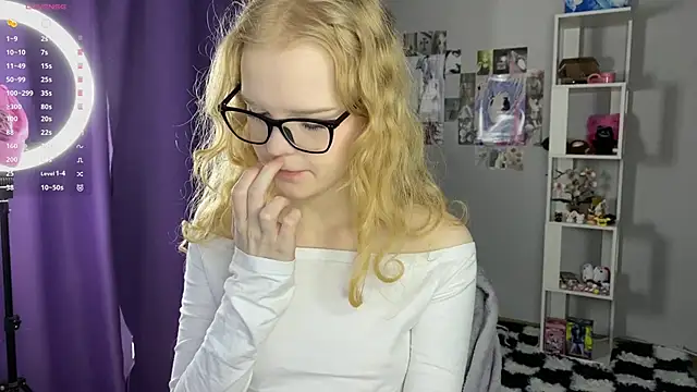 Snapshot of evetease chatting on 06-15-26, 04:34 evetease online show from 06-15-26, 04:34