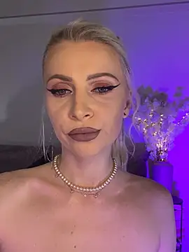 Snapshot of JulliaAly chatting on 06-14-26, 06:20 JulliaAly online show from 06-14-26, 06:20