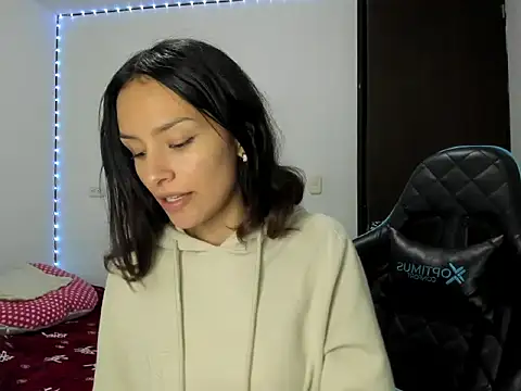 Snapshot of Megan_blue__ chatting on 06-09-26, 10:22 Megan blue online show from 06-09-26, 10:22
