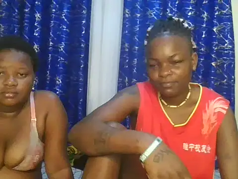 Snapshot of petitepixxy chatting on 06-14-26, 10:33 petitepixxy online show from 06-14-26, 10:33