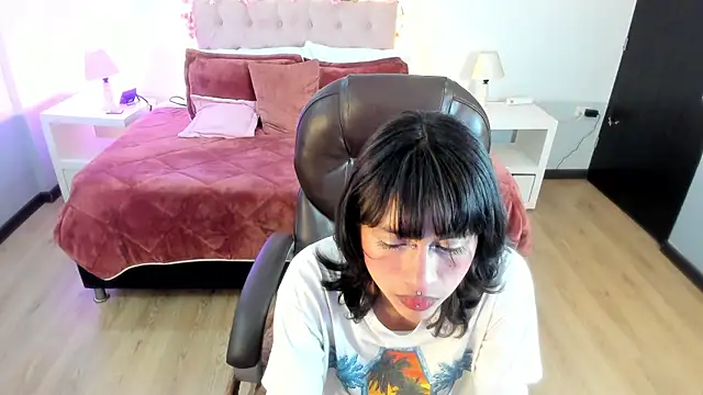 kat cute   online show from 06-17-26, 03:17