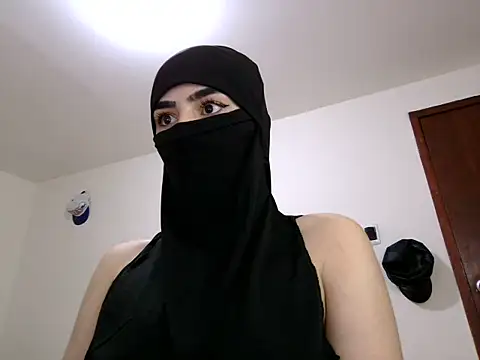 Snapshot of veiledamira01 chatting on 06-04-26, 09:14 veiledamira01 online show from 06-04-26, 09:14