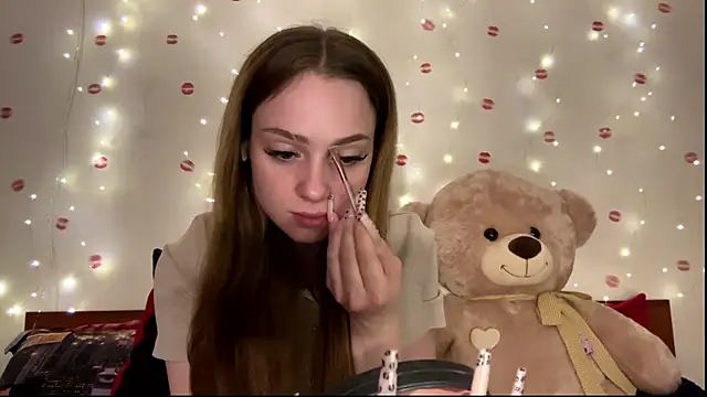 Snapshot of itskylieee chatting on 06-11-26, 01:19 itskylieee online show from 06-11-26, 01:19