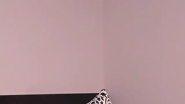 Snapshot of EvaBenely_ chatting on 07-17-26, 06:54 EvaBenely online show from 07-17-26, 06:54