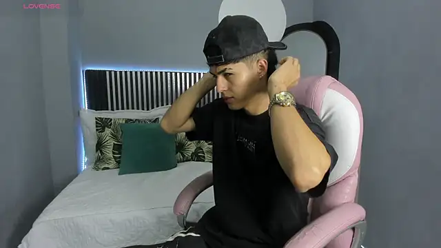 Axel Mendozaa online show from 06-12-26, 08:06
