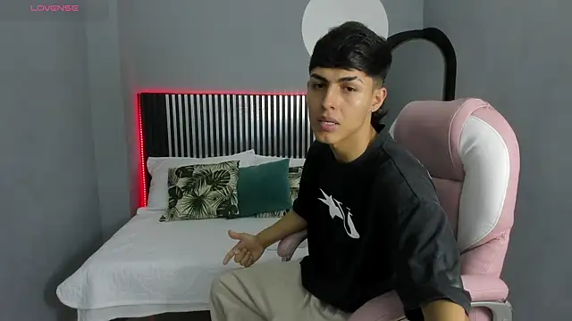 Snapshot of Axel_Mendozaa chatting on 06-10-26, 08:21 Axel Mendozaa online show from 06-10-26, 08:21