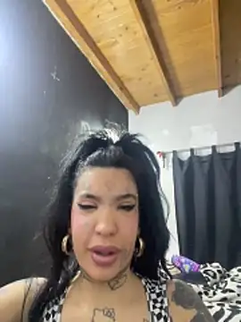 Snapshot of valenbaddie chatting on 06-10-26, 10:44 valenbaddie online show from 06-10-26, 10:44