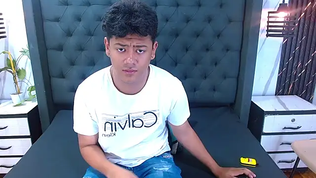 Asier  online show from 06-08-26, 08:42