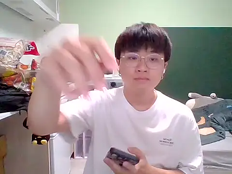 Snapshot of Yang_571 chatting on 06-11-26, 04:26 Yang 571 online show from 06-11-26, 04:26