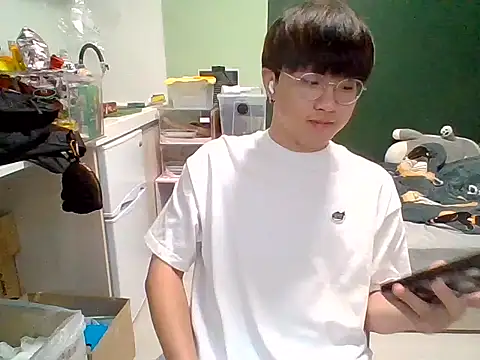 Snapshot of Yang_571 chatting on 06-27-26, 05:19 Yang 571 online show from 06-27-26, 05:19