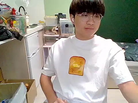 Snapshot of Yang_571 chatting on 07-09-26, 03:11 Yang 571 online show from 07-09-26, 03:11